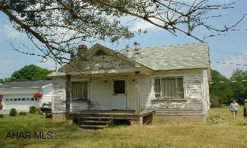 House should be torn down. Needs a lot of work. Sold AS IS.