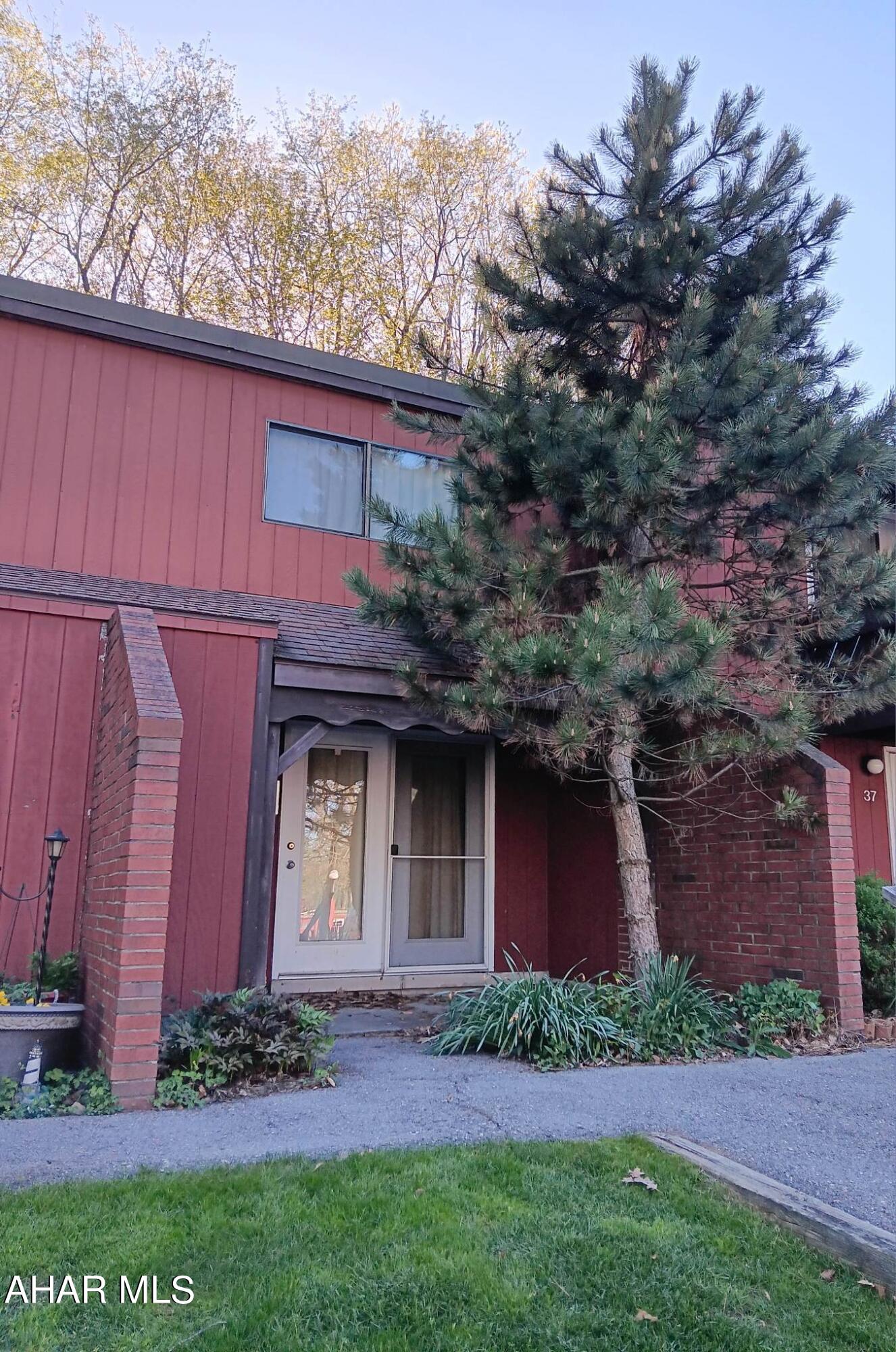 Calling all investors or those looking for maintenance free living! This residence features upgraded counter tops and luxury vinyl plank flooring and many other upgrades! Townhouse features 2 bedrooms and 1 bath and is just waiting for a new owner! Priced to sell!