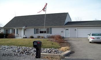 1 1/2 STORY CONTEMPORARY WITH TWO CAR GARAGE. SUPER 1 1/2 STORY CONTEMPORARY.  2ND FLOOR BALCONY OVERLOOKS GREAT ROOM.  1ST FLOOR MASTER BEDROOM WITH MASTER BATH.  COMBINATION LAUNDRY AND POWDER ROOM ON 1ST FLOOR FINISHED LOWER LEVEL.  FAMILY ROOM AND 3/4 BATH. CUL DE SAC LOT.