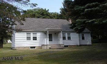 Very nice 4 bedroom cape cod on 1.11 acres in Warriors Mark.