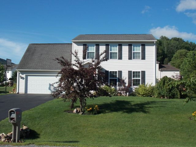 4 bedroom, 2.5 bath in Parkview Estates. Ceramic tile in kitchen, dining room and hall, island in the kitchen, upgading lighting. New hardwood in the living room. First floor laundry room for easy laundry days. Master bedroom has a bath and a walk-in closet. Bellwood schools between Altoona and State College. 1 Mile from Delgrosso Park. Motivated sellers want offers!