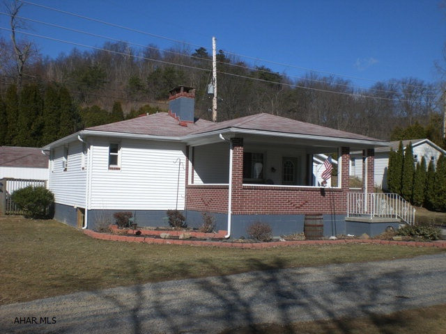One-story house on two lots. Three bedrooms, living room w/ gas fireplace. Kitchen, Dining area & two full bathrooms. Dunnings Creek frontage. Needs some work. Public water, sewer & natural gas.