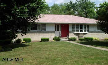3 BEDROOM, 1 BATH RANCH ON LARGE LOT.  WELL KEPT, ORIGINAL OWNER. IMMACULATE 3 BEDROOM, 1 BATH RANCH ON LARGE LOT.  ORIGINAL OWNER.