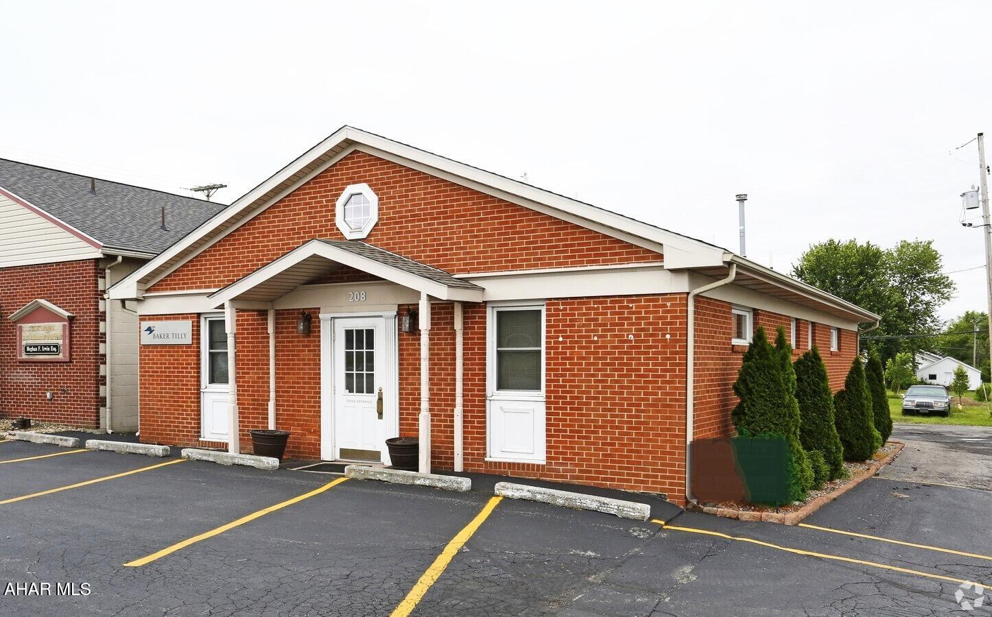 Office space for lease. Private parking lot and private entrance. Shared restrooms and flat rate shared utilities with front tenant. No CAM. Contact listing agent for more information and to view the space.