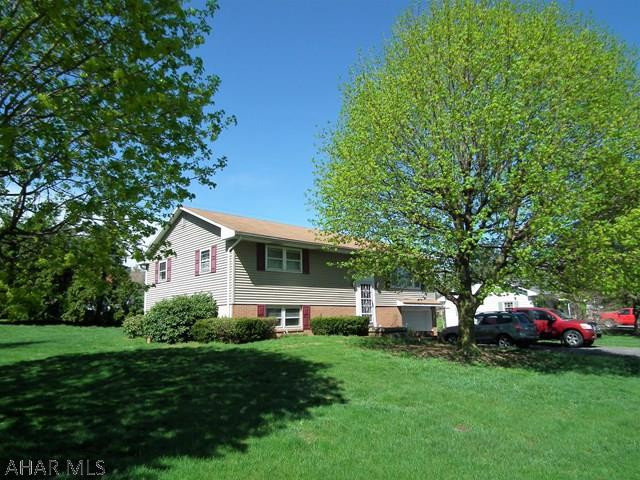 Here is your checklist:__x__3 bedrooms, __x__2.5 baths, __x__large lot .39 ac., __x__attached garage, __x__family room, __x__ priced right.....All checked? Come see this split entry home in a great neighborhood. 2017 Taxes not confirmed.