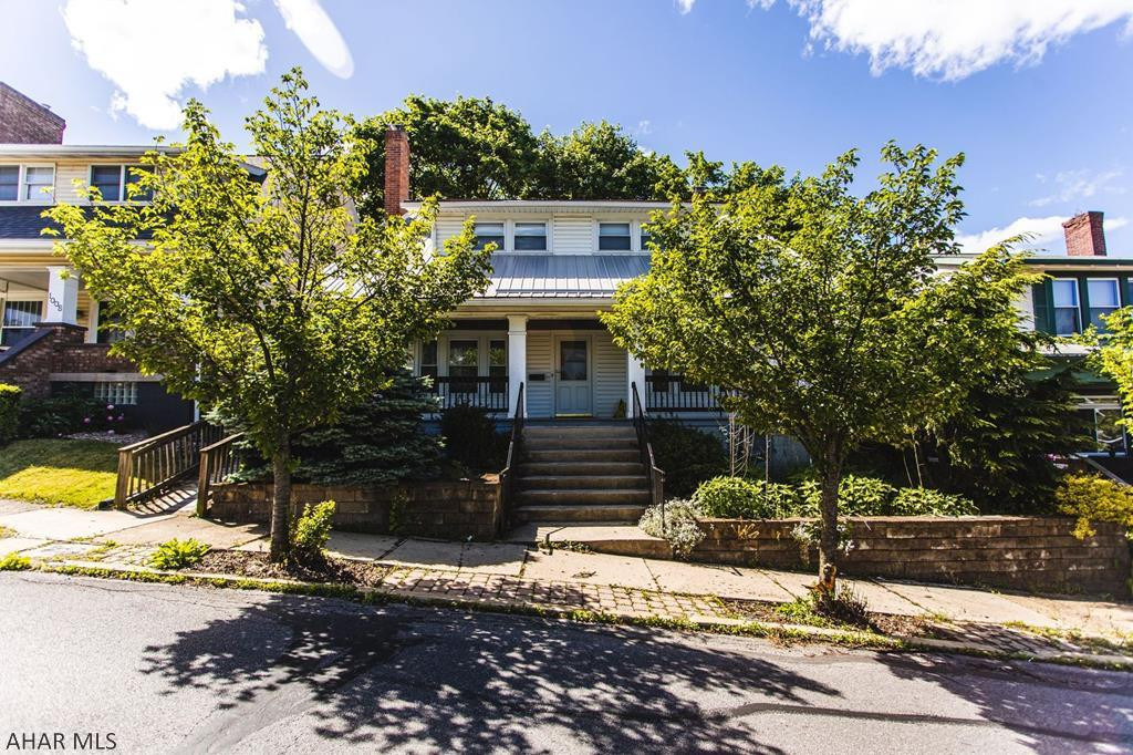 Cozy 3 bedroom 1 bath house with a nice covered porch. Beautiful hardwood floors throughout. Nice size rooms. Large 2 car garage. Newer metal roof.