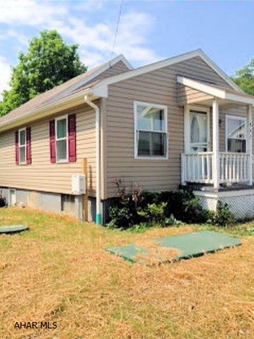 Remodeled rancher with hardwood floors.  Freshly painted throughout.  New septic system.
