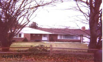 ONE STORY WITH ATTACHED 1 CAR GARAGE. SUPER ONE STORY. 1466 SQ. FT. WITH ENCLOSED SUN ROOM, FINISHED FAMILYROOM IN BASEMENT WITH SMALL CRAFT ROOM. FIREPLACE IN LIVING ROOM. CHERRY KITCHEN. LIFETIME ROOF. SPACIOUS ROOMS. NO SHOWINGS UNTIL 5/1/03.