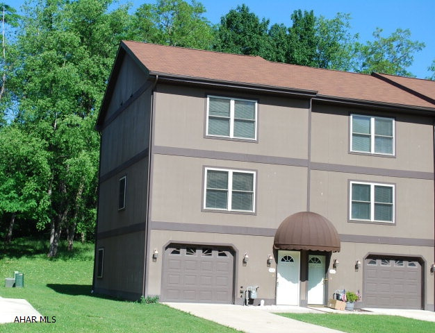 Beautiful end unit townhouse in move-in condition.  Neutral walls and carpeting. Ceramic tile entry hall. Third floor laundry in closet between bedrooms.  Cheery white kitchen, dining area with doors to deck, family room with doors to patio.  One car garage and off street parking for three cars in drive-way.  Great location close to mall and elementary school.  Flood insurance only $35.00 per month.