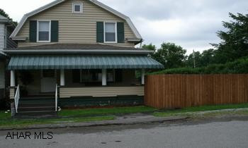 Well maintained 3 Bed. 1 Bath in Toytown.  Bonus for selling Agent if accepted within 60 days. Well maintained 3 Bed.  1 Bath in Toytown.  Newer Roof, New Furnace, Central Air, 1 Car Garage, Fenced in Yard, Double Lot, $250 Bonus for Selling Agent if Accepted Contract within 60 Days.