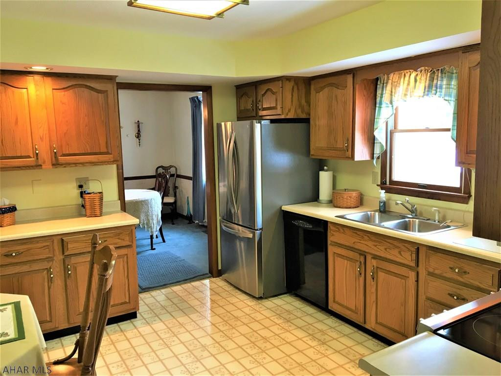 Lakewood Manor - Residential