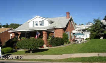 SUPER NICE HOME WITH NEW HICKORY KITCHEN, 2 BATH, FORMAL DINING ROOM. DOUBLE LOT. NEWER WINDOWS, WELL INSULATED, NEW ROOF. SHED/WORKSHOP COULD BE 1 CAR GARAGE. PERGO FLOOR IN KITCHEN, SOUND SYSTEM THROUGHOUT. TONS OF STORAGE SPACE. HOME WARRANTY INCLUDED.