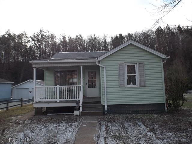 Perfect for one or two people - this home is a ONE bedroom home and sits on a app 1/4 acre lot (FLAT lot)  Hollidaysburg Area School District.