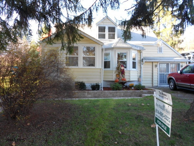 WELL MAINTAIN HOME WITH MANY UPGRADES. NEW KITCHEN WITH CORIAN COUNTER TOPS, DINING ROOM WITH HARDWOOD FLOOR. THE PROPERTY IS ON A LARGE LOT WITH 3 SHEDS.   http://1637millroad.eproptour.  MOTIVATED SELLER!!!!!!!