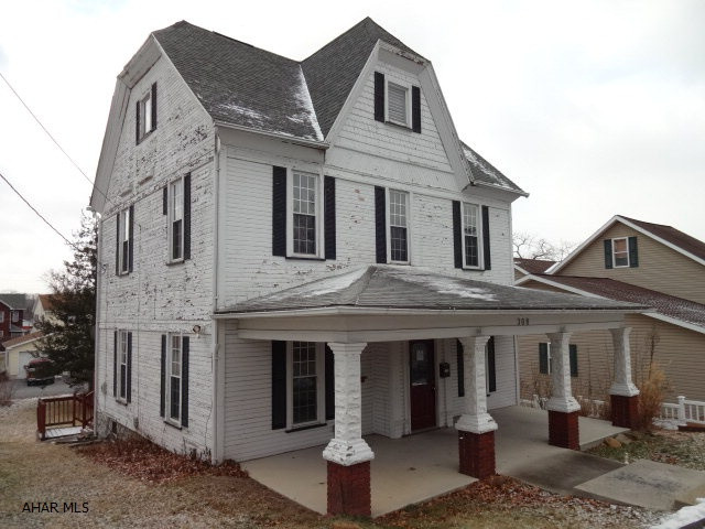 Spacious two story in a great location, has loads of potential, 3 bedrooms, 1 bath, wood exterior, large deck