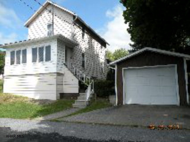 Northern Cambria- Nice clean Starter home w/ garage. Nice carpet & new windows. Oil Hot Water heat