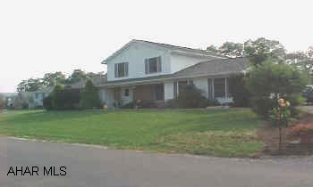 2 story frame w/2 car garage , 3BR, formal DR, 2 full baths, 2 half baths, finished basement w/office w/ separate computer hookups, central air w/ humidifer. Nice oak trim throughout, corner  gas fireplace in family room, whirlpool tub in master suite.  Great corner lot and part of yard has a nice vinyl fence.. SELLER OFFERS A $2,000.00 BONUS TO SELLING AGENCY IF CLOSING OCCURS ON OR BEFORE DECEMBER 24, 2003.