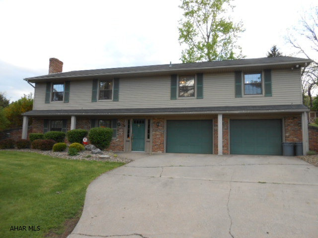Immaculate raised ranch home on 0.596 ac private lot in Penn Farms ! 3 bedrooms, 2 baths with finished basement w/ wet bar and TV room. Relaxing sunroom with hot tub and great for entertaining. Rooms are large, hardwood floors. 2 types of heating , 2 car garage, impeccably maintained and ready to move in .