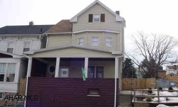 Immaculate 3 bedrooms, living room, dining room, large kitchen, 2 car garage all on nice lot.  Move-in condition.  Must see!! Owner must find suitable housing. Immaculate 3 bedrooms, living room, dining room, large kitchen, 2 car garage all on nice lot.  Move-in condition.  Must see!! Owner must find suitable housing.