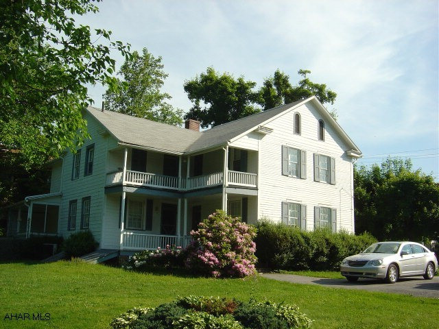 Spacious Home - Gorgeous Yard - 1st Floor Laundry - Lot's Of Character - Take A Look!