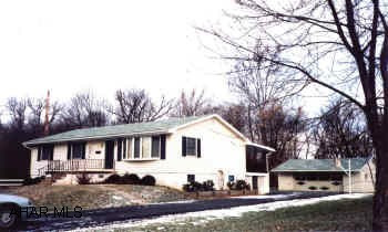 VERY NICE SETTING.  WELL MAINTAINED.  FAMILY ROOM, DINING ROOM, COVERED PATIO, DON'T MISS THIS ONE.  CONTINGENT UPON SELLERS FINDING SUITABLE HOUSING.