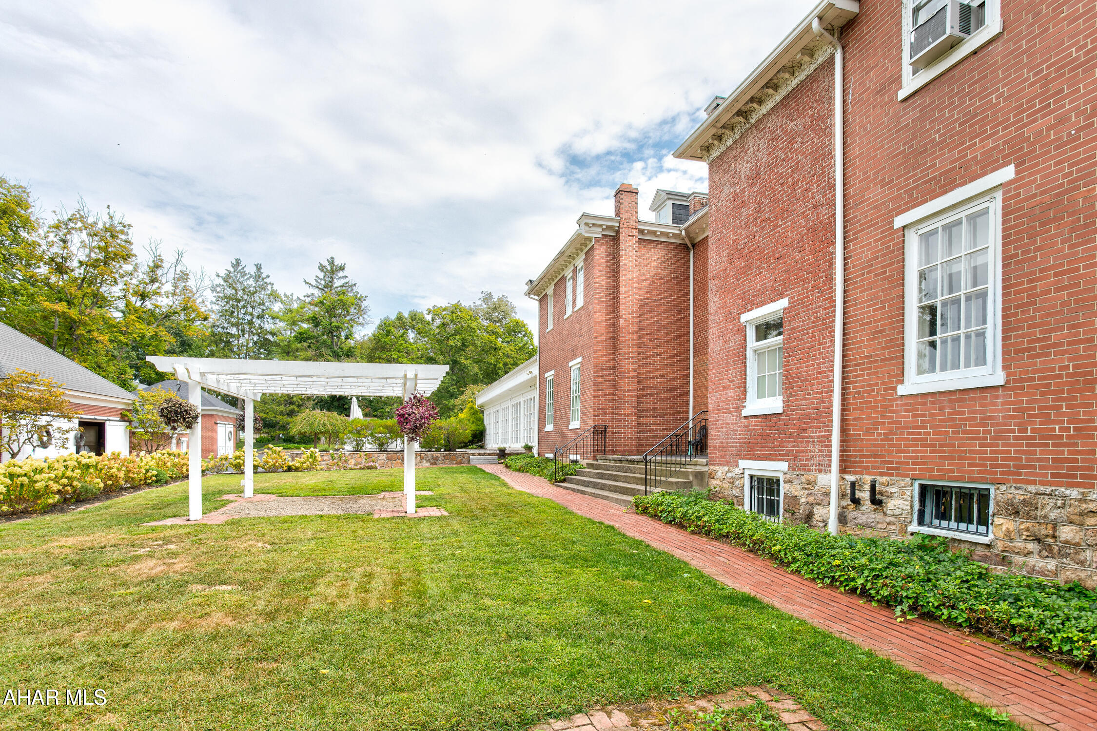 Juniata - Commercial Sale