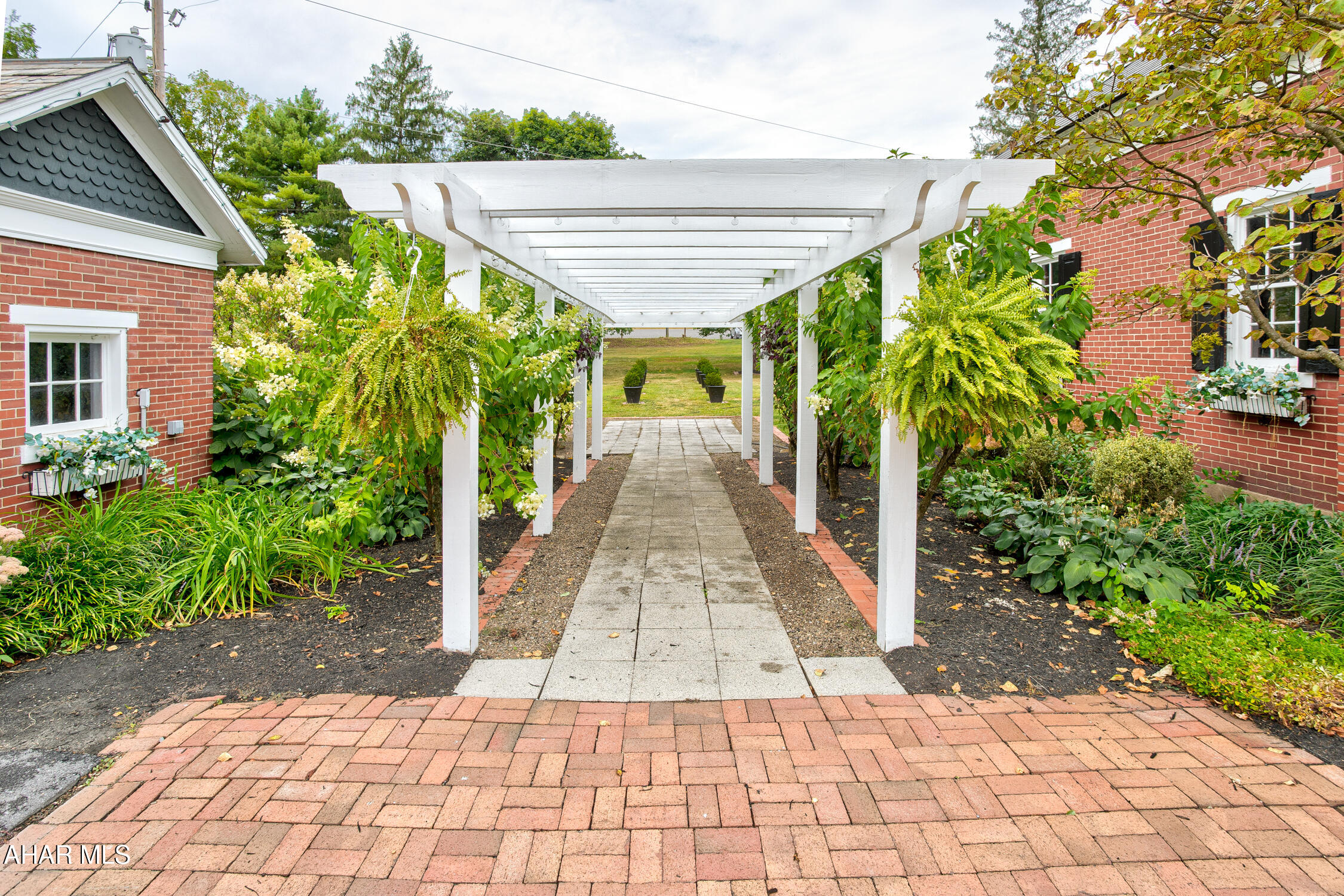 Juniata - Commercial Sale