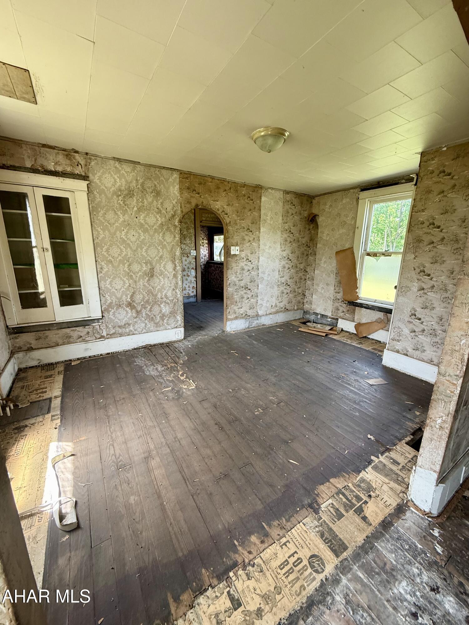 Juniata - Commercial Sale
