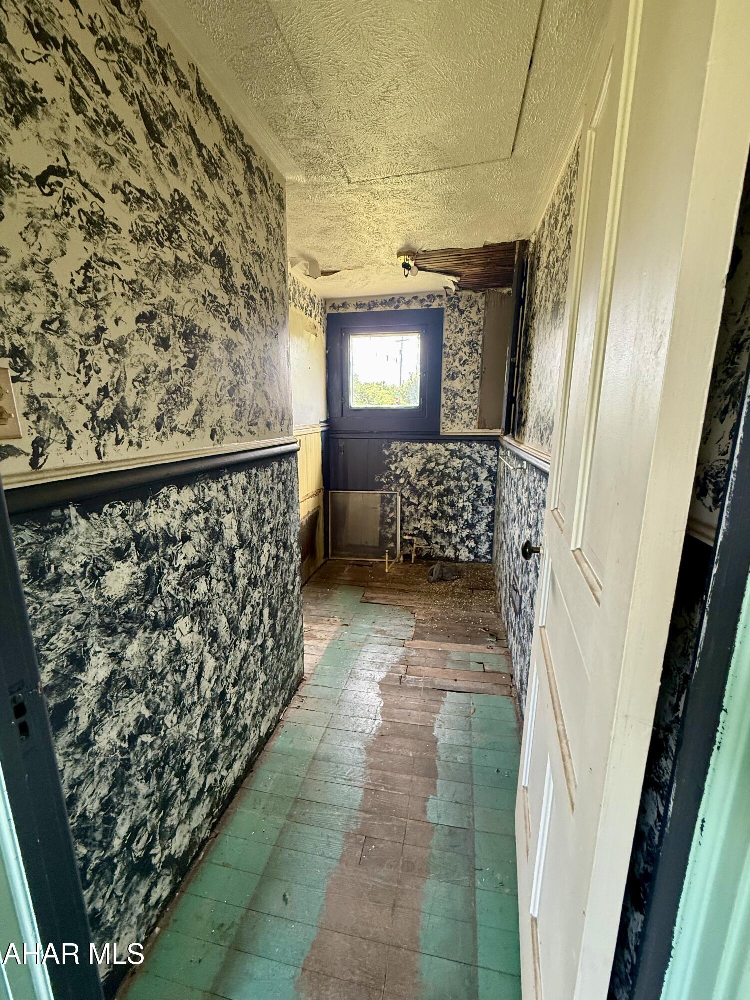 Juniata - Commercial Sale