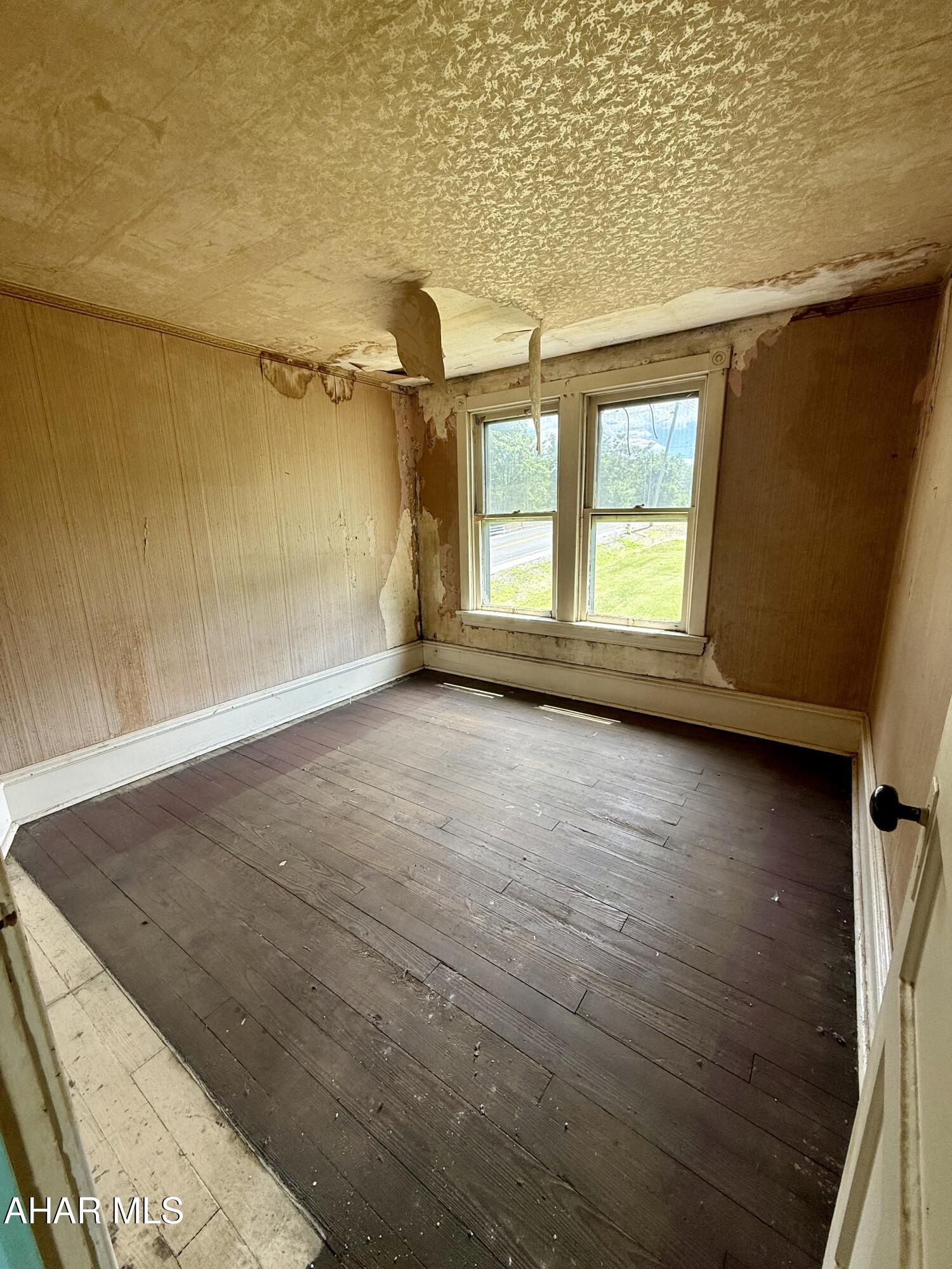 Juniata - Commercial Sale