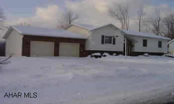 Oversized, bilevel..32x54. Beautiful, finished basement with very large famiy room and fireplace. 4th bedroom or office in basement. Home is in excellent condition. Oak trim and oak kitchen.