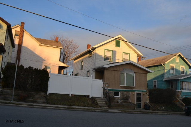 Great starter home in Altoona. A must see! Large living room with lots of natural light, beautiful dining room with hardwood floors & window seat. Kitchen includes all appliances, 3 bedrooms with all new windows & freshly cleaned carpet. All windows have been replaced Jan. 2012.