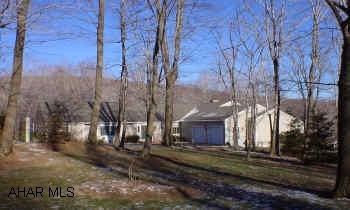 SPECTACULAR RANCHER, APPROX. ONE ACRE.  FAM ROOM W/ FIREPLACE, STUDY, SCREENED PORCH, 1ST FLOOR LAUNDRY ROOM, MINT CONDITION. SPECTACULAR RANCHER, APPROX. ONE ACRE.  FAM ROOM W/ FIREPLACE, STUDY, SCREENED PORCH, 1ST FLOOR LAUNDRY ROOM, MINT CONDITION.