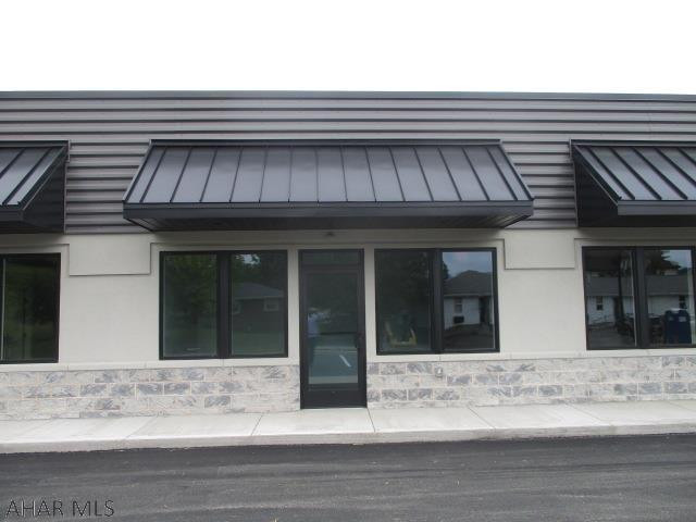 Brand New office space for lease. 1000 Sq. Ft. 3 Offices, kitchen area, half bath, reception area. Water and sewer included, tenants pay heat/electric. Bathroom is a half bath. Avg. daily traffic count is 10,416.