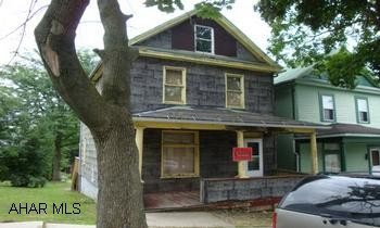 Motivated Seller, Bring Offers!   3 BR, 1 BA, newer furnace, updated electric, newer deck. Motivated Seller, Bring Offers!  3 BR, 1 BA, newer furnace, updated electric, newer deck.