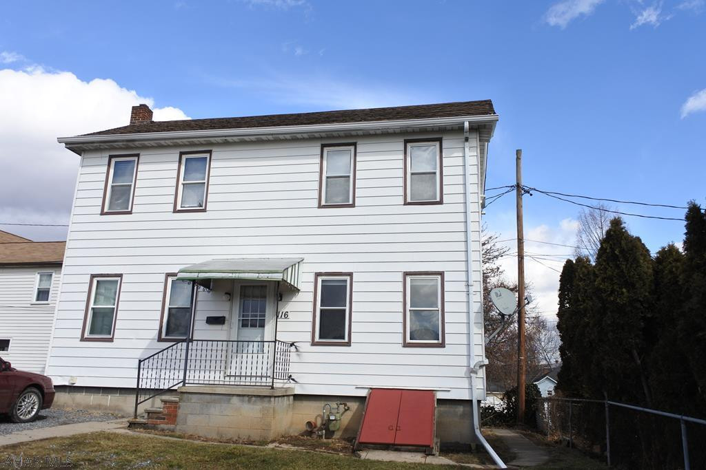 Good starter home with new carpet, blinds, stove and refrigerator.  Kitchen and bath have been updated.