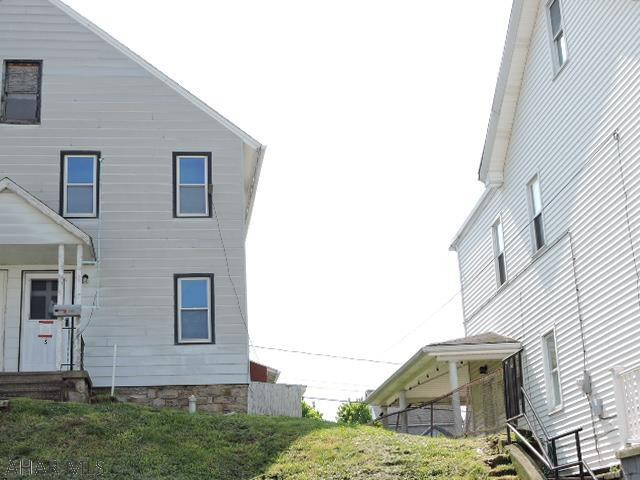Half double with modern kitchen and bath and spacious rooms.  Off Street parking.  Close to Prospect Pool.  Would make great rental for an investor.