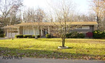 Great Ranch Home!! 3-Bedrooms,1-Bath, LR & Gas logs Fireplace, Family Room, Den & Wet Bar, 2-Zone Heating System, 1 Car Garage Plus Oversized two Car Garage, Above Ground Pool, Shed, 100x165 Lot, Move In Condition Great Ranch Home!! 3-Bedrooms,1-Bath, LR & Gas logs Fireplace, Family Room, Den & Wet Bar, 2-Zone Heating System, 1 Car Garage Plus Oversized two Car Garage, Above Ground Pool, Shed, 100x165 Lot, Move In Condition