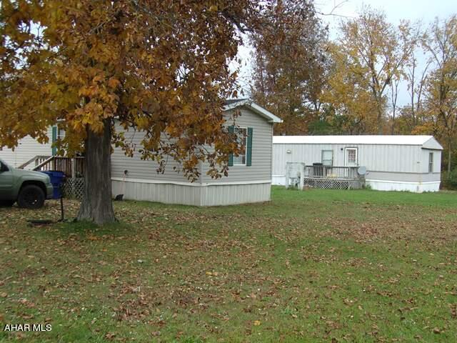 Who says you can't pick your neighbor?  You can if you live in one of these manufactured homes and rent the other.  Sitting on .413 of an acre, bordered by woods on 2 sides, it's like your own little community.  You can walk to all the necessities - the market, bank, post office... .  Shawnee Park is just 1 mile away to picnic, hike, fish and swim,  Try small town investing. I think you'll like it!