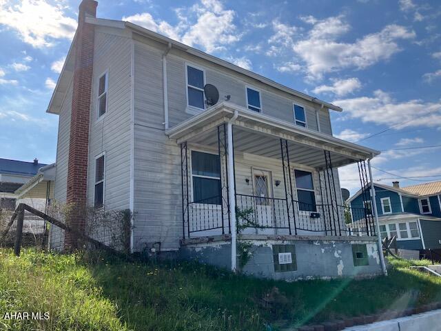 This 3-4-bedroom, 1.5 bath house has lots of potential. The rooms are large and just need finished. Situated on a corner lot, there is a concrete patio in the backyard and a shed. Investors take notice and make this part of your portfolio.