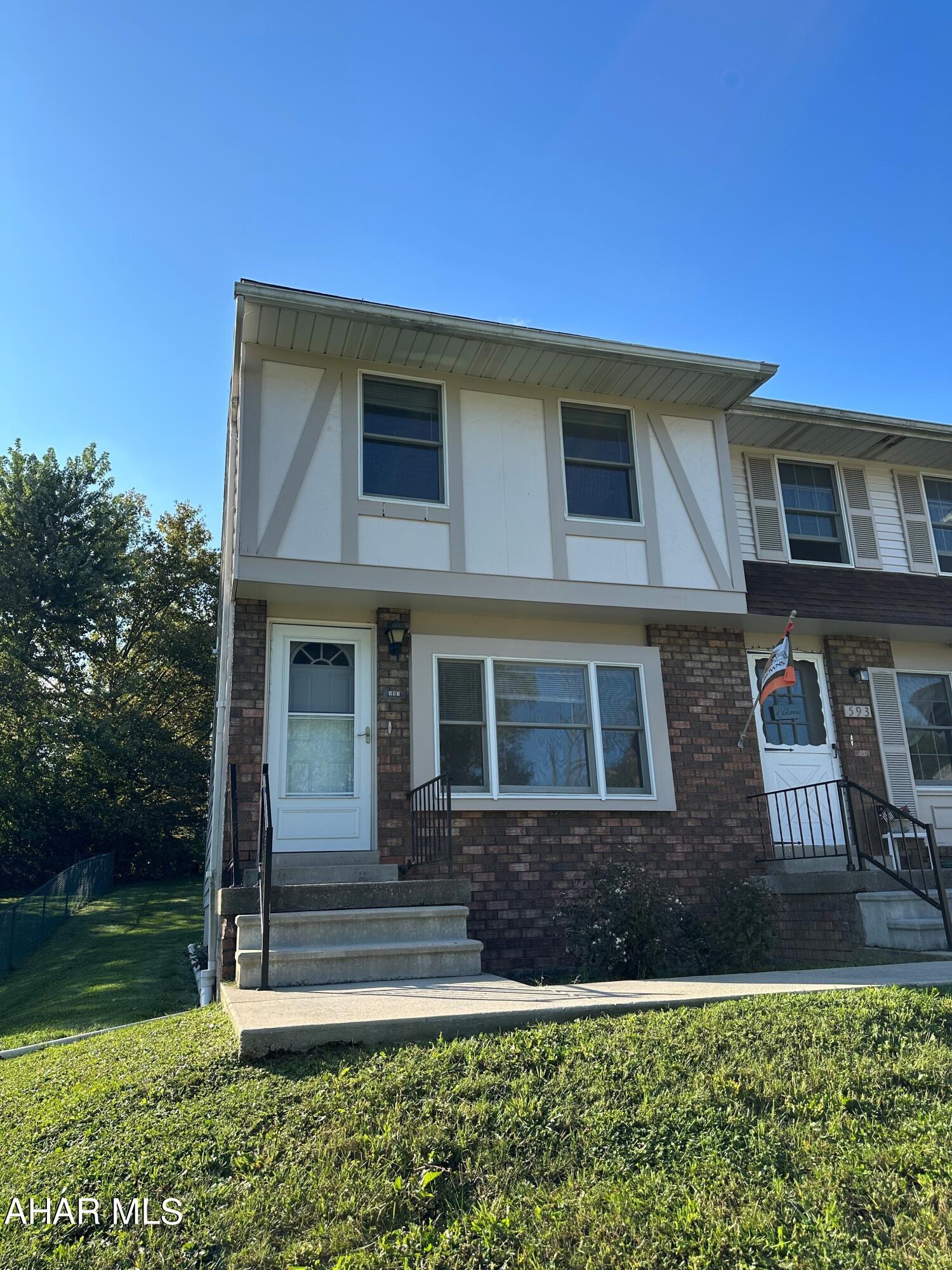End-unit town home in Duncansville, 2 bedrooms, 1.5 baths, new flooring, tenant pays for utilities, owner pays for lawn care