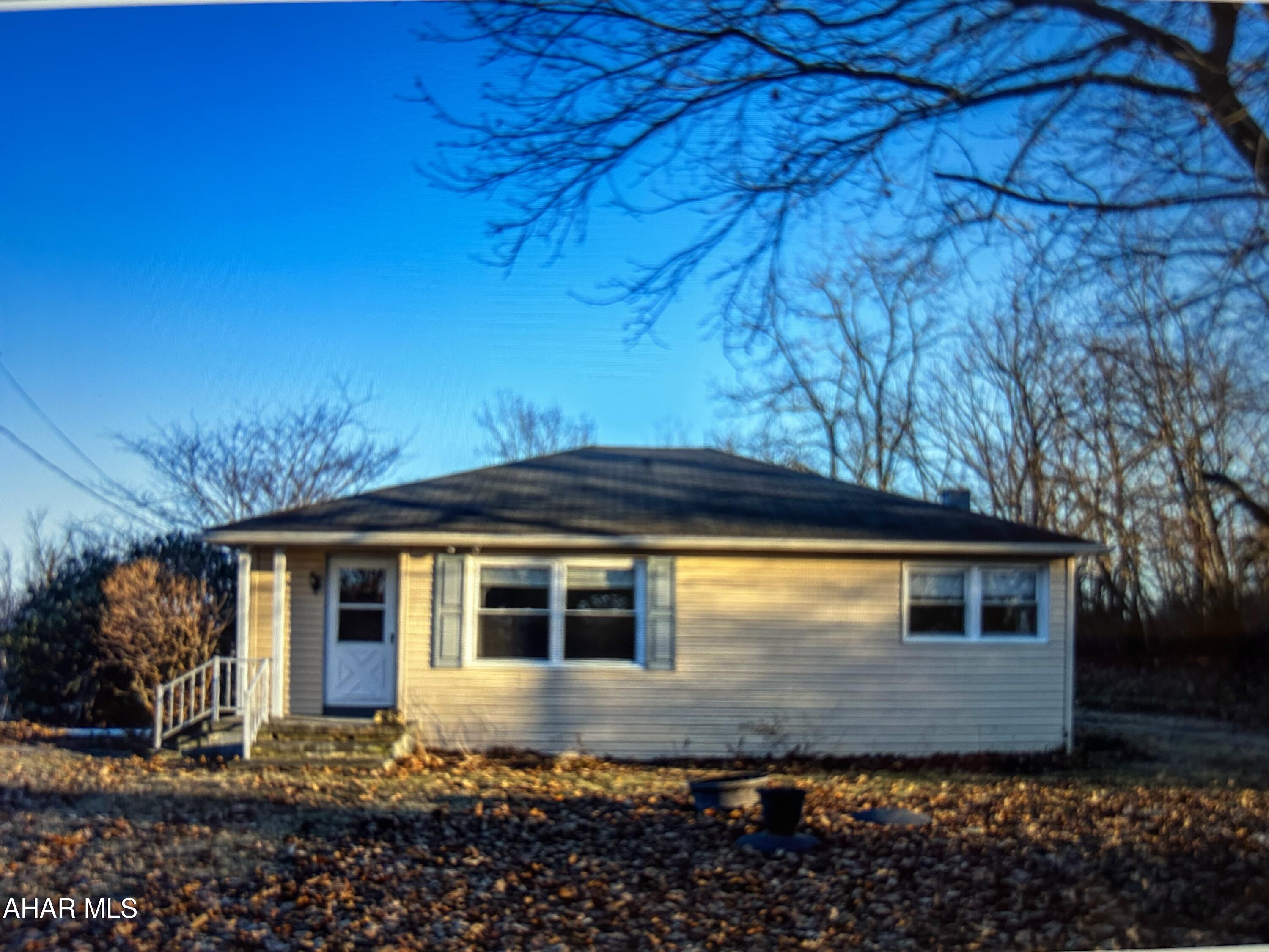 Sold'' As Is''-Sellers mill make no repairs
Buyer to verify square footage of home
