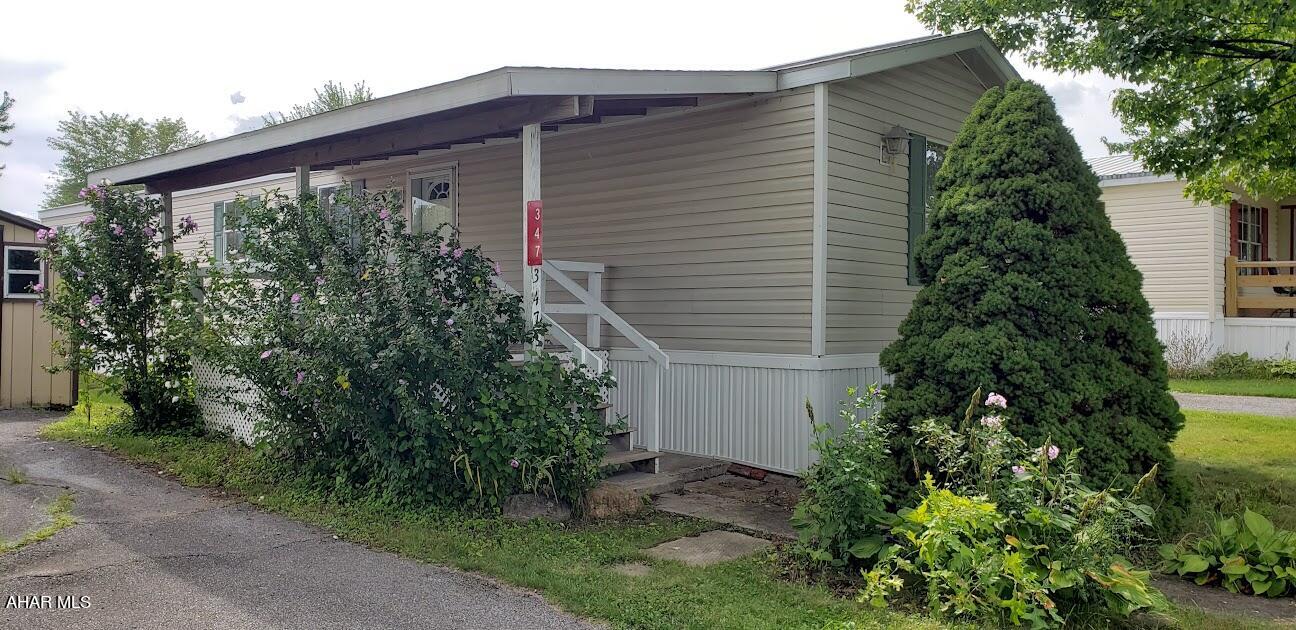 WELL-MAINTAINED MOBILE HOME WITH BEAUTIFUL VIEW.  ENJOY THIS LOVELY HOME WITH CENTRAL AIR CONDITIONING, SPACIOUS FRONT PORCH AND CONVENIENT GARAGE.  PRICED BELOW ASSESSED VALUE - WON'T LAST LONG!  LOT RENT $405/MONTH