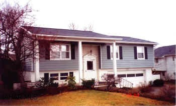 3 BEDROOM BI-LEVEL WITH 2 CAR INTEGRAL GARAGE. IMMACULATE AND IN PERFECT CONDITION. NEW CARPETING. NEWLY PAINTED THROUGHOUT. GAS HEAT AND A/C. LOVELY LOT. DOG IN CAGE.