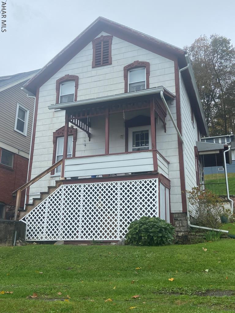 In the heart of Tyrone, 3 bedroom 1 bath, large master bedroom, off Street parking, front covered porch, priced to sell!    Make this house your home!