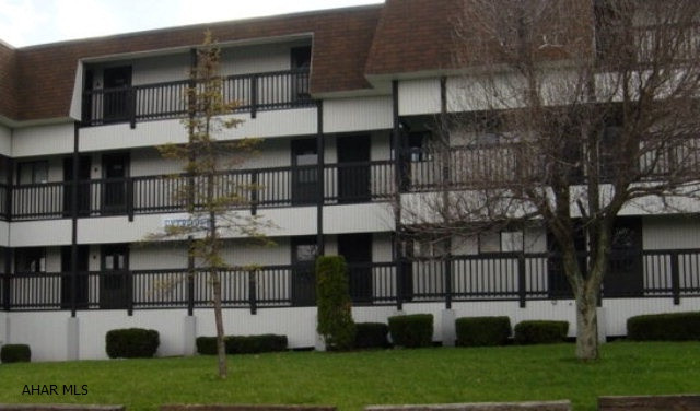 Outstanding Condo- Nicely furnished- Just Enjoy!!  Dues include indoor/outdoor pools and tennis courts.
