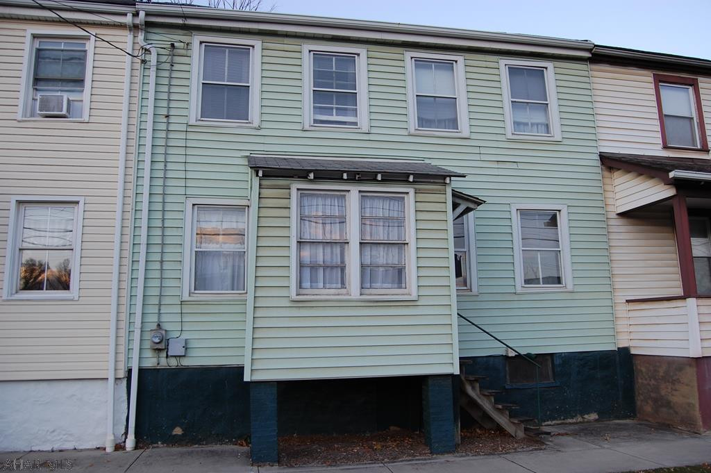 2 Bedroom, 2 bath home located in Historic Hollidaysburg Borough.  Home features an oversized great room with gas fireplace, off-street parking for multiple vehicles and is in close proximity to many amenities.