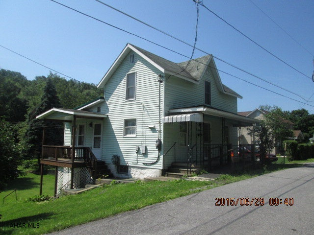 NICE PRIVATE LOCATION WITH LARGE LEVEL LOT