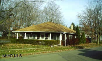Fort Fetter Area - Unique triangle shaped lot: vacant - Contractor's Special - All carpet removed. 2 BR, 1 BA, CA, fenced yard, flood zone.    Fort Fetter Area - Unique triangle shaped lot: vacant - Contractor's Special - All carpet removed. 2 BR, 1 BA, CA, fenced yard, flood zone.