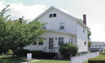 New furnace HW tank furnace w/in 3yr electronic air cleaner, central air, new windows , vinyl siding, & roof is 5 yrs plus.  Semi-modern eat-en kitchen. New furnace HW tank furnace w/in 3yr electronic air cleaner, central air, new windows , vinyl siding, & roof is 5 yrs plus.  Semi-modern eat-en kitchen.
